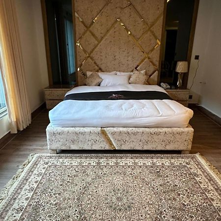 Gold Palace Hotel & Food Lounge Karandukai Luaran gambar