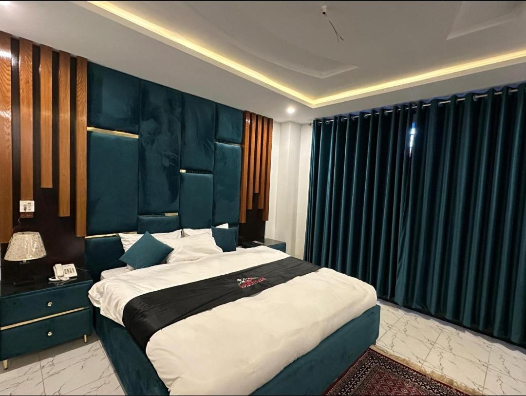 Gold Palace Hotel & Food Lounge Karandukai Luaran gambar